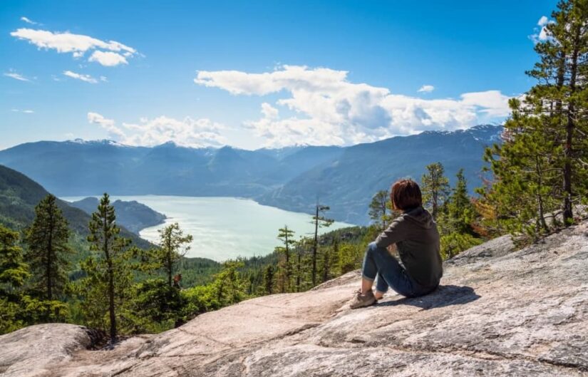 L’apprentissage en plein air : Comment les parcs du Canada favorisent l’éducation en plein air